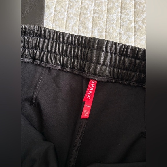 SPANX Luxe Faux Leather Jogger Pant | Black | Size Medium - Picture 11 of 16